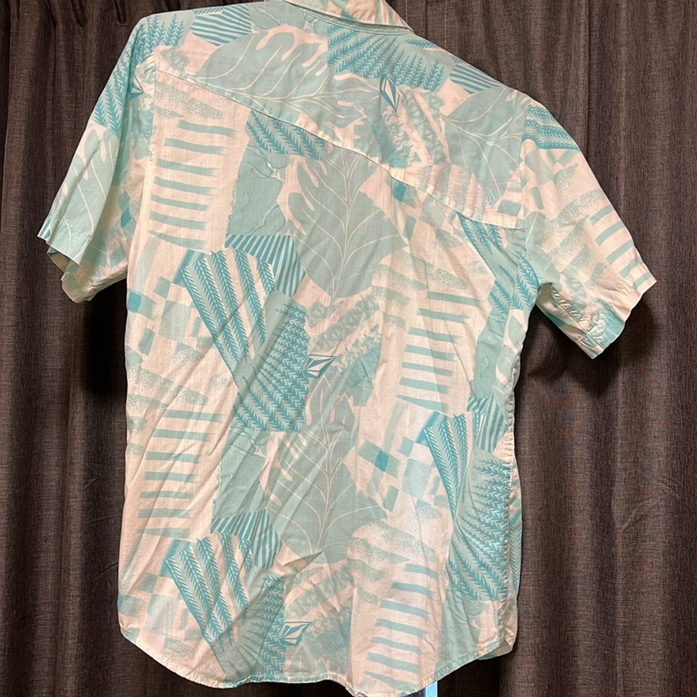 Volcom Button up - Picture 3 of 3